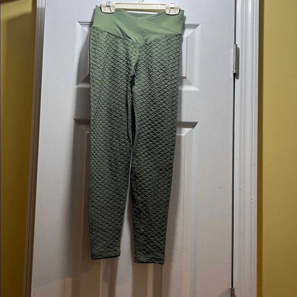 Green Textured Butt Lifting Leggings/Yoga Pants High Waist Scrunch Booty